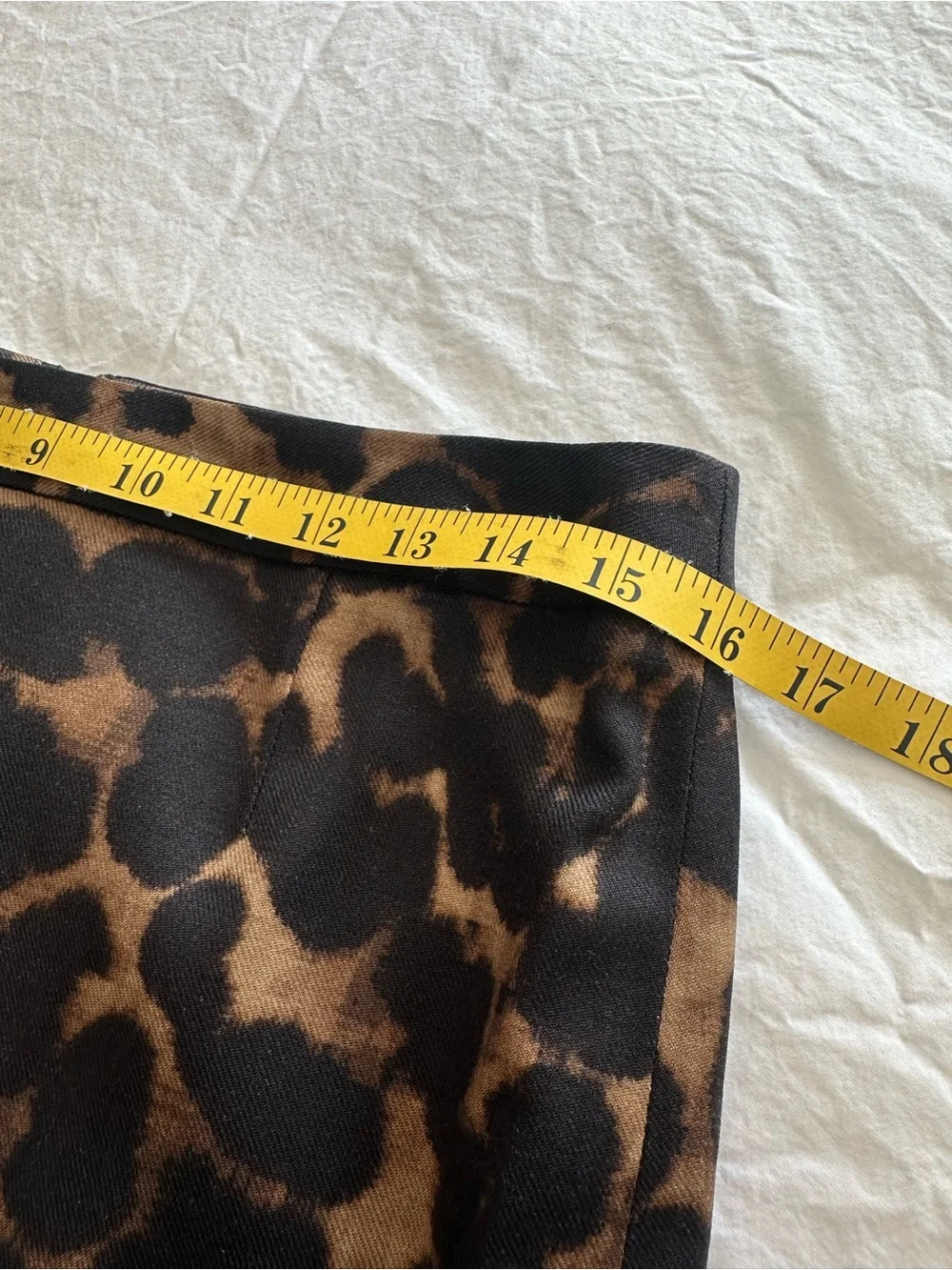 Elie Tahari Leopard-Print Pencil Skirt in Black and Brown, size 8 - Picture 10 of 15